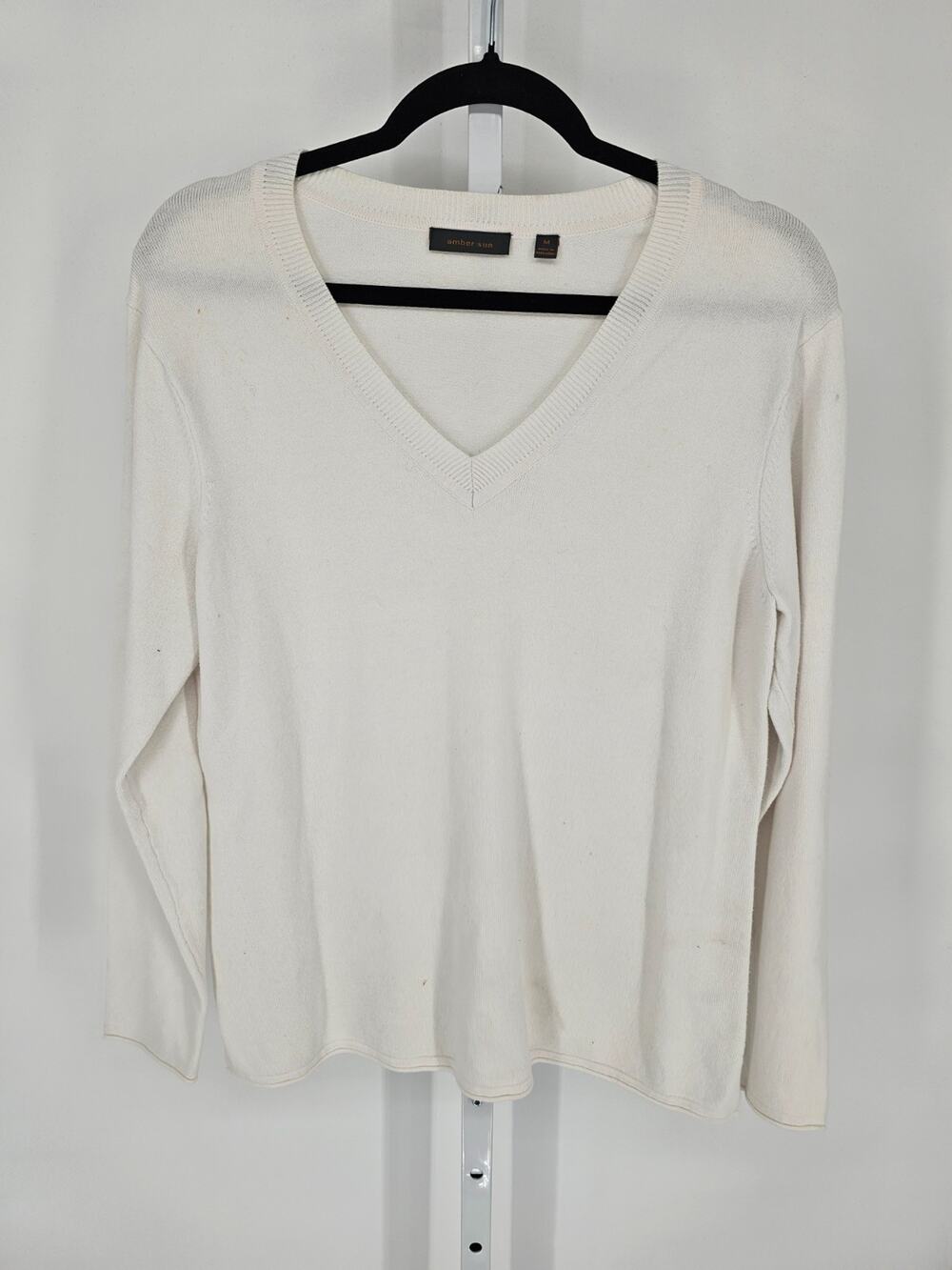 Amber Sun Womens Sz M Long Sleeve V Neck Knit Top White Cotton Blend